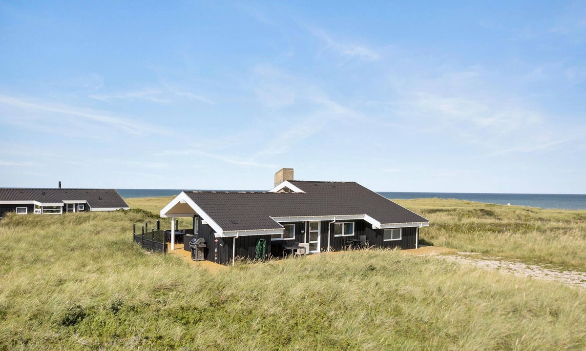 Lonstrup House | 3 bedroom ocean front home in Hjørring