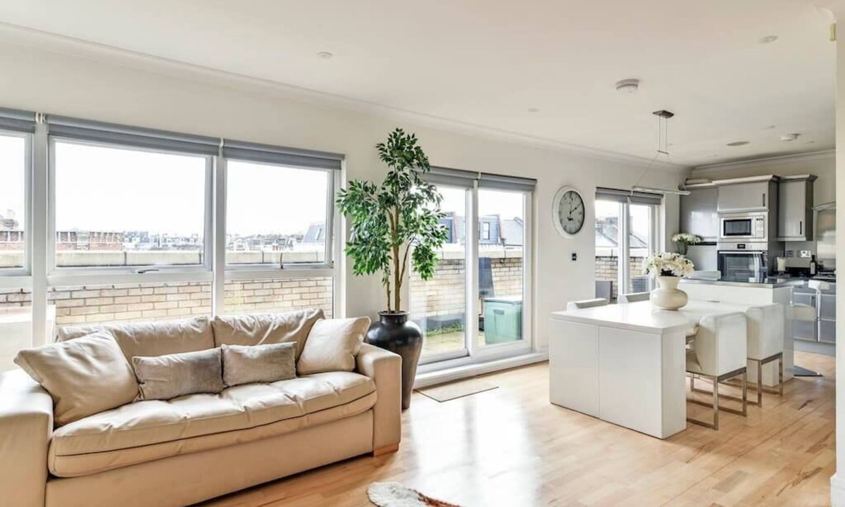 Shaftesbury Apartment | 3 bedroom penthouse, terrace, parking