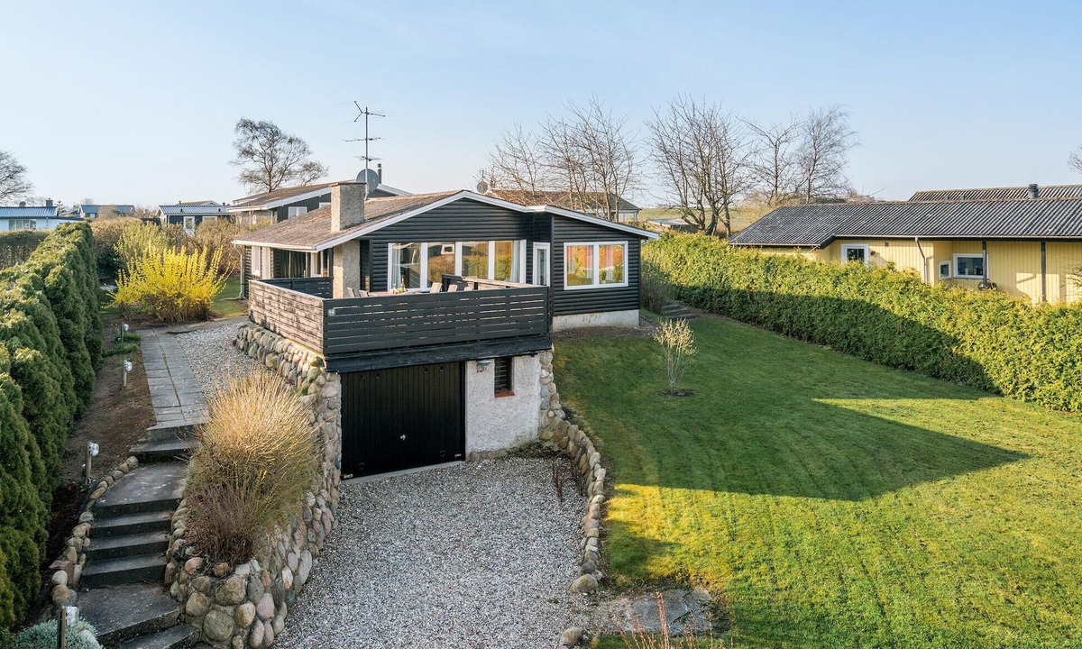 Skastrup Strand House | 3 bedroom pet friendly home in Bogense