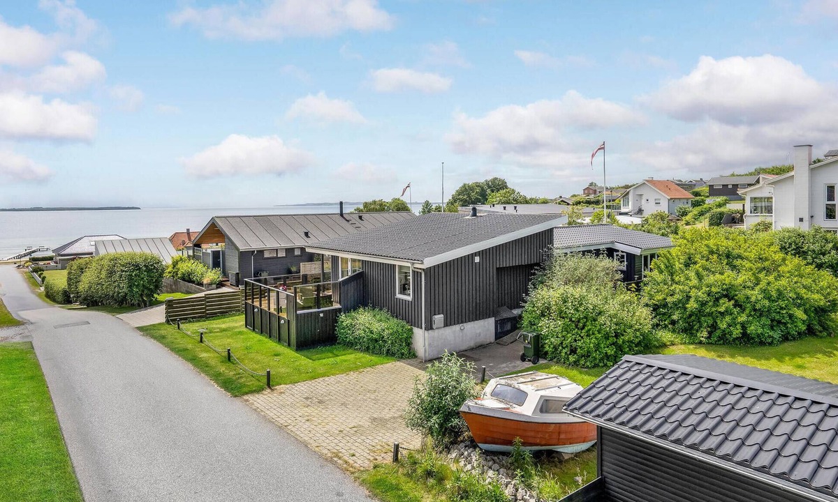 Egsmark Strand House | 3 bedroom pet friendly home in Ebeltoft
