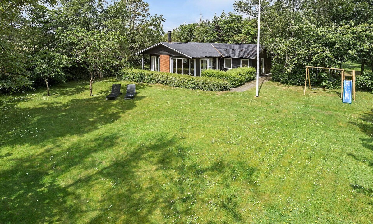Hojslev House | 3 bedroom pet friendly home in Højslev