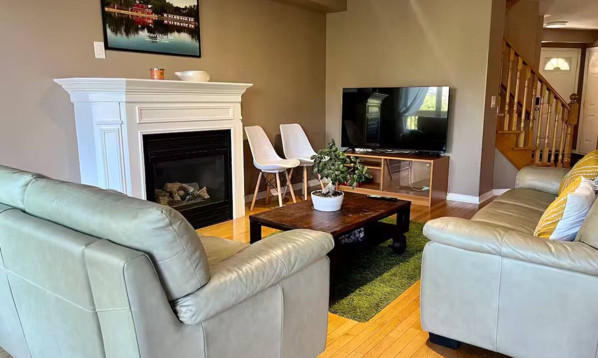 Bolton Villa | 3, bedroom ravine home