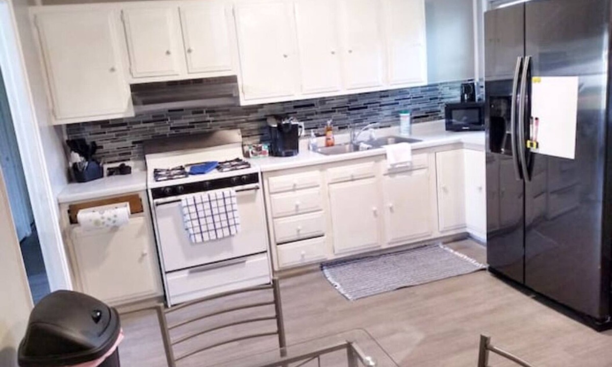 Southwest Area House | 3 Bedroom Slab home Located Close to I-380 Wifi, Netflix, Youtube TV