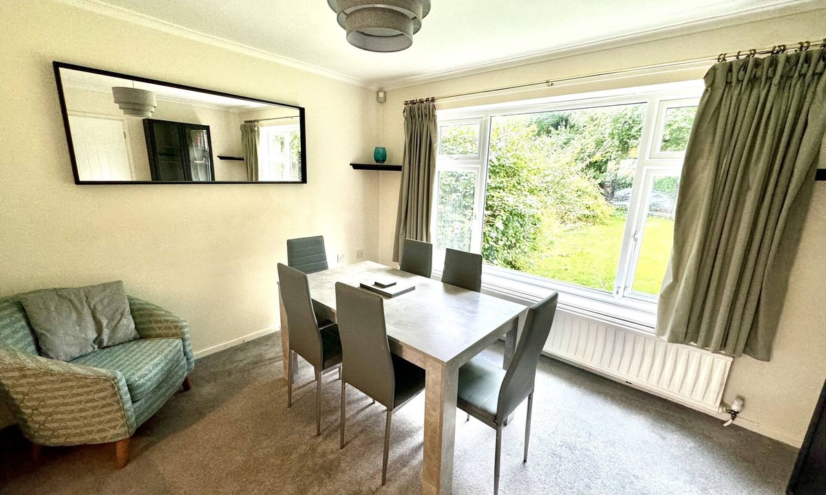 Faringdon House | 3 bedroom, spacious home from home.