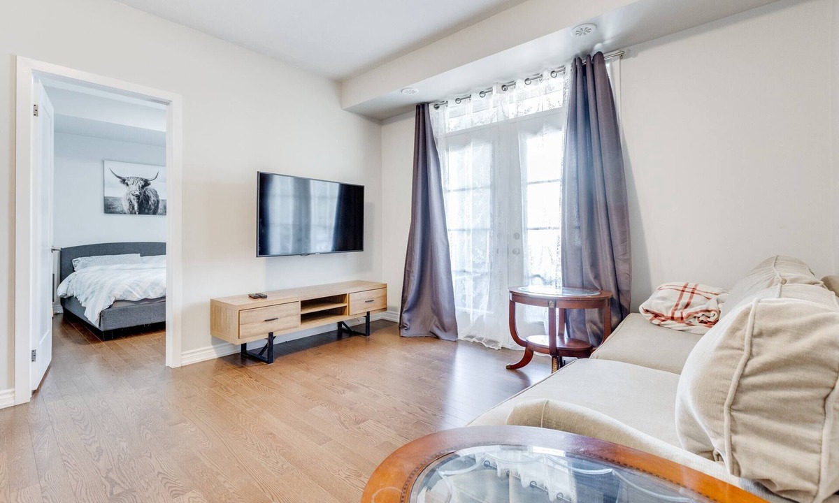 Markham House | 3-bedroom townhome in fabulous Markham with 2 patios