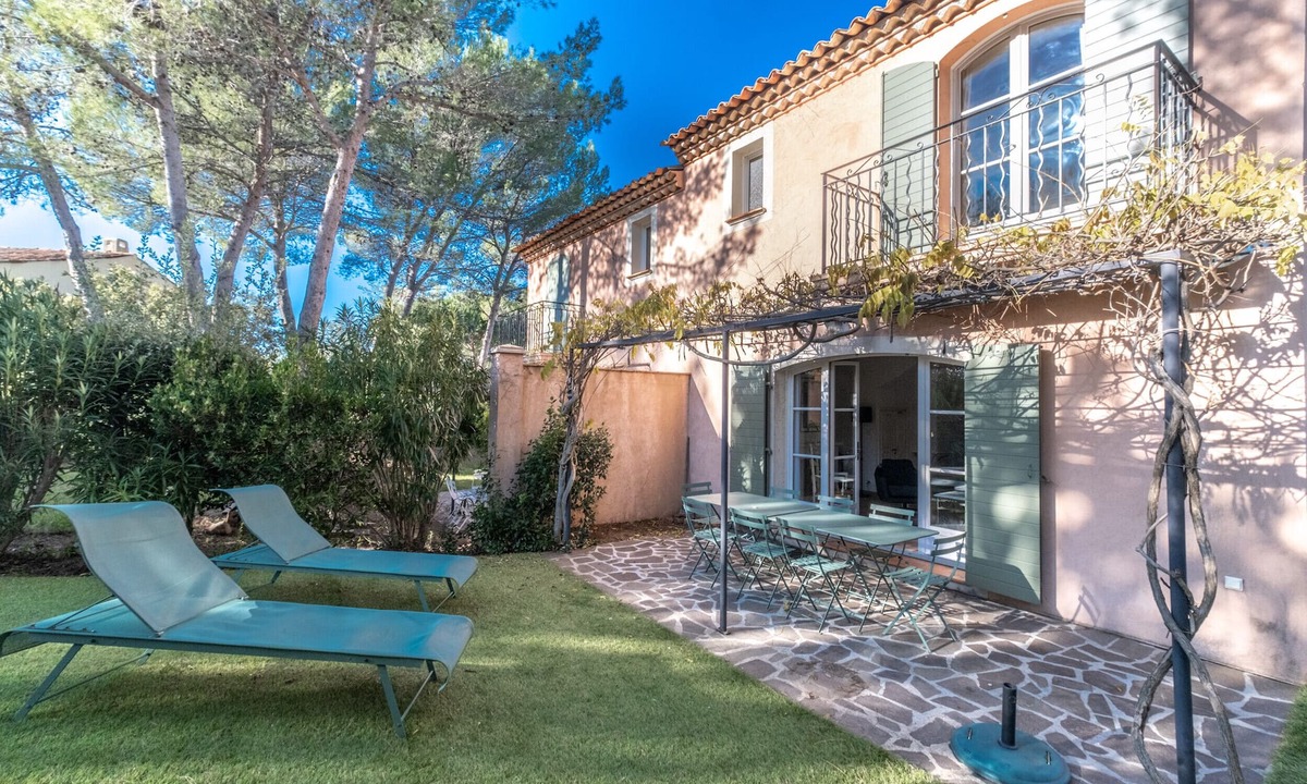 La Motte House | 3 BEDROOM TOWNHOUSE WITH GARDEN (N°425)