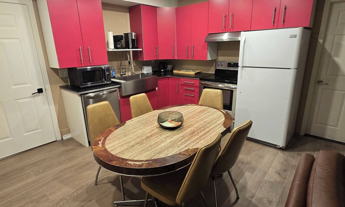 Terra Nova Apartment | 3 bedroom unit, 7 people sleep on down stairs, ground floor