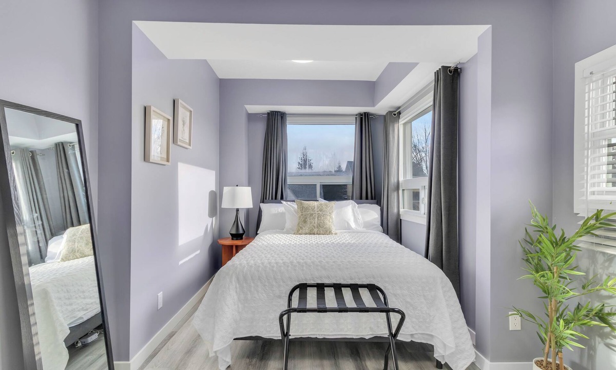 Windsor Apartment | 3 Bedroom Upper Unit in the Heart of Windsor