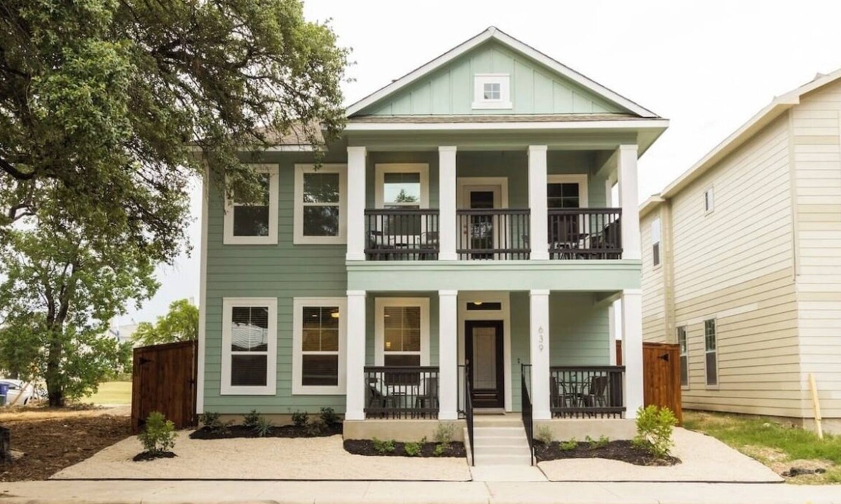 Southtown House | 3-bedroom vacation home just 17 minute walk to Alamodome