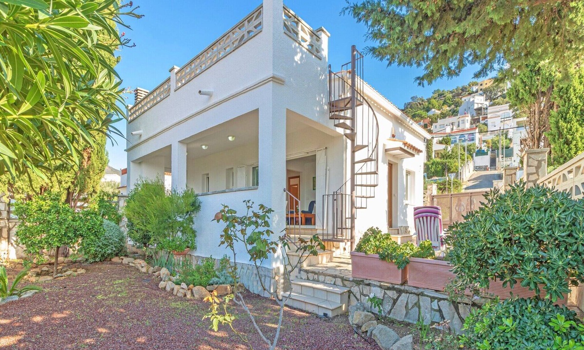 Roses Town Center Villa | 3 bedroom villa in Roses near the beach