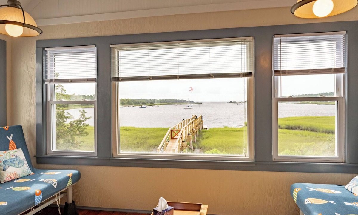 Weweantic House | 3-bedroom Waterfront house in delightful Wareham with AC for relaxing stays