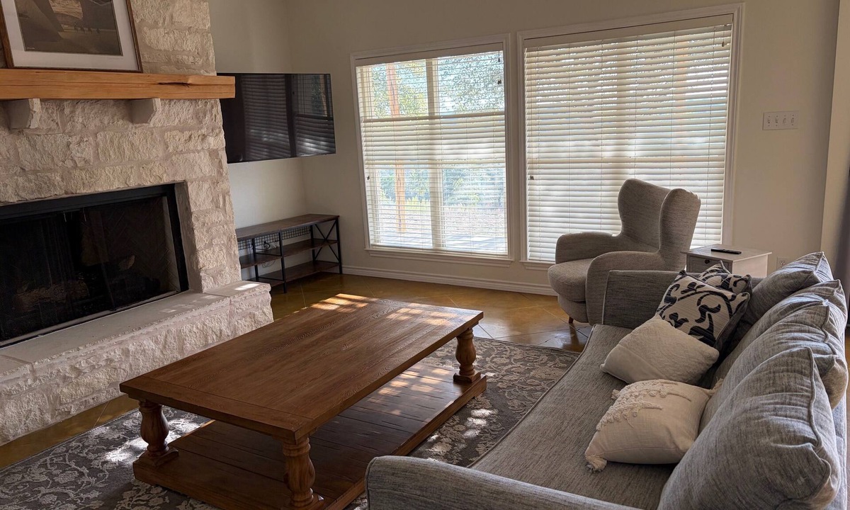 The Homestead House | 3-bedroom west Austin house in charming Bee Cave with cool AC and epic views!
