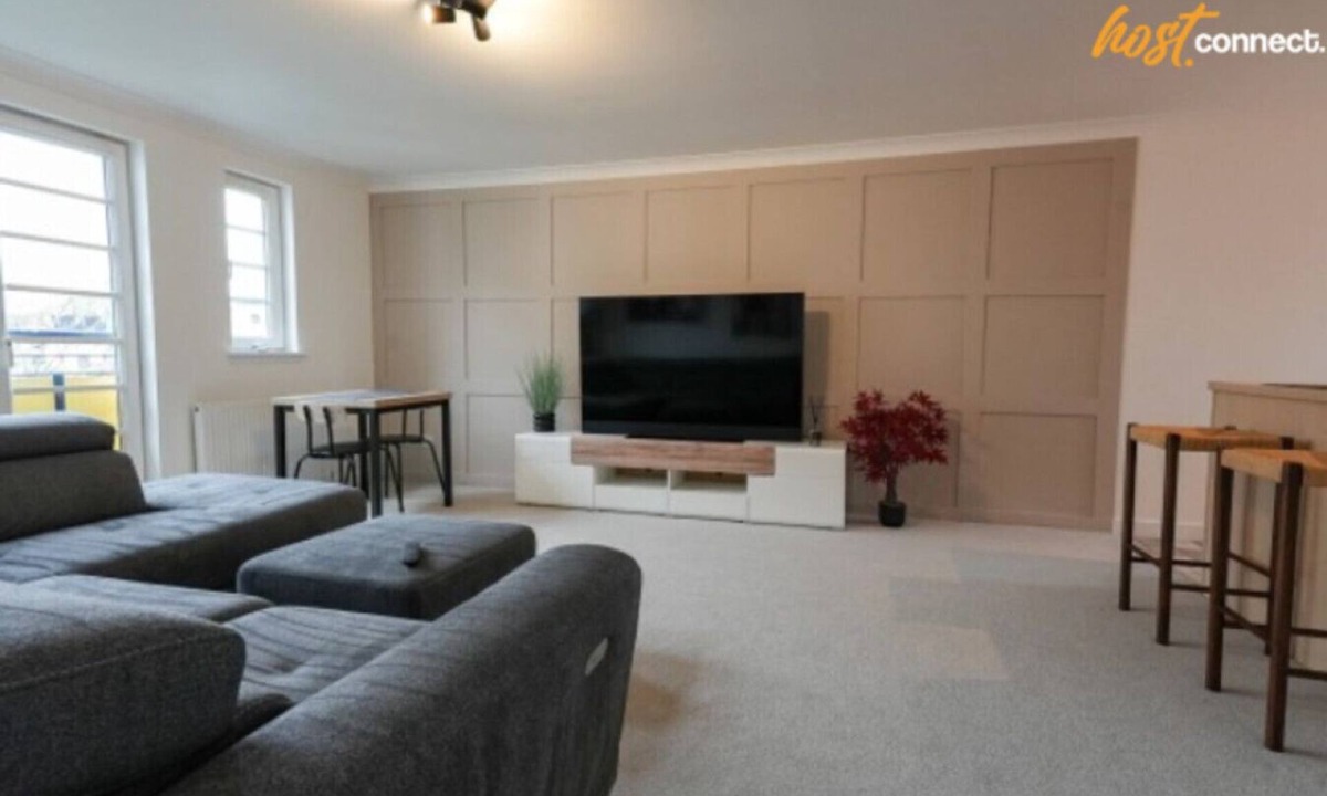 Bathgate Apartment | 3 bedroom Whiteside Apartment