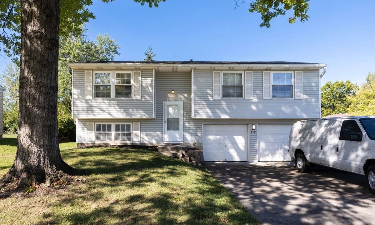 Colerain Township House | 3 bedroom2 bathrooms house features WiFi, fully equipped kitchen,