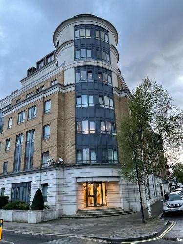 Maida Vale Apartment | 3 Bedrooms Apartment with security 24 hours