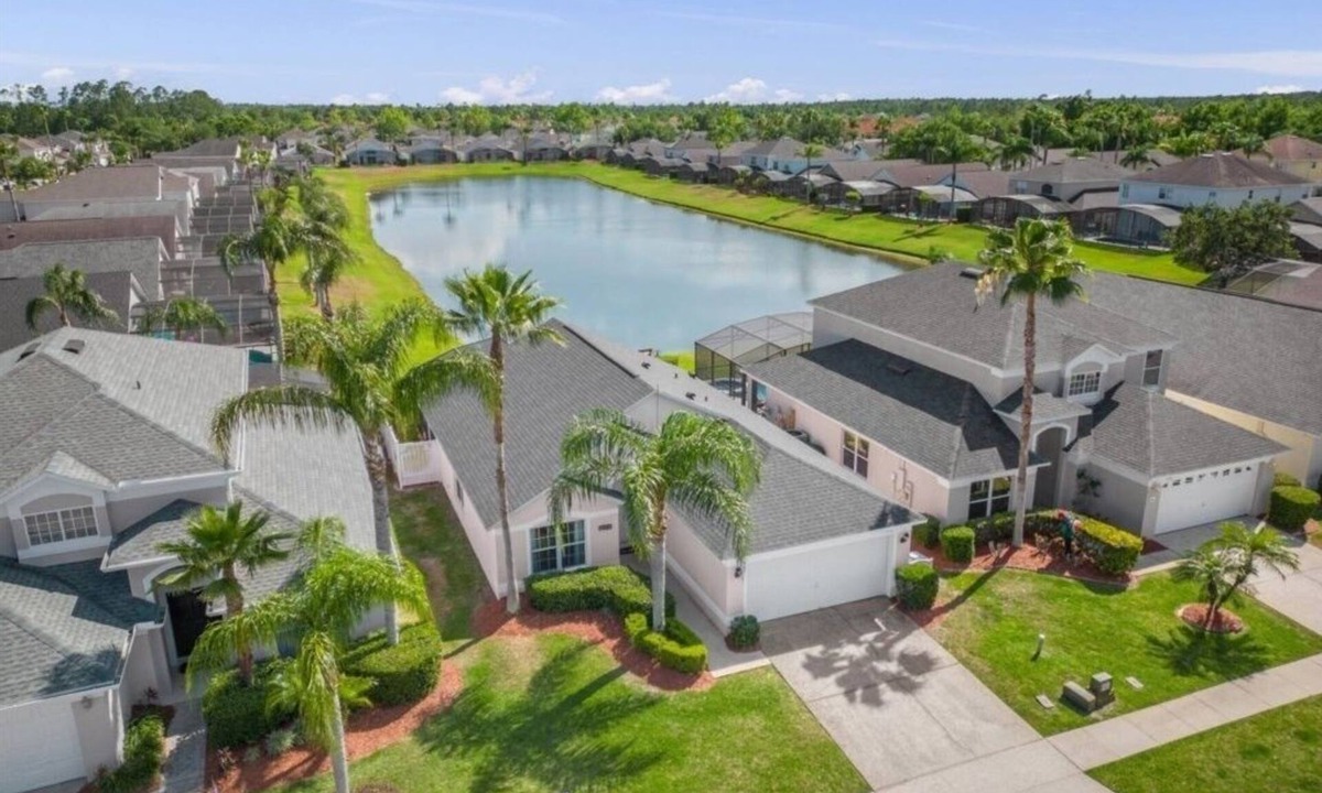 Lake Berkley House | 3 Bedrooms S/Lake Berkley Home by RedAwning