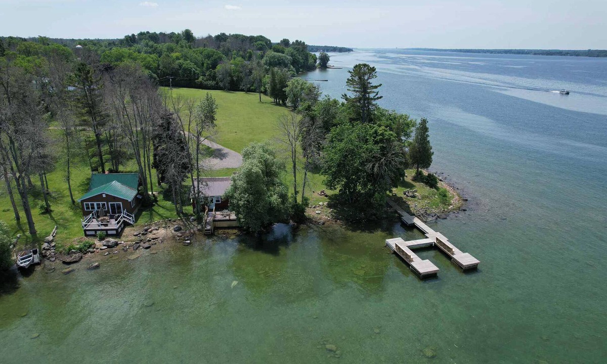 Town of Oswegatchie Cabin | 3 Bedrooms - Waterfront Location On St. Lawrence River