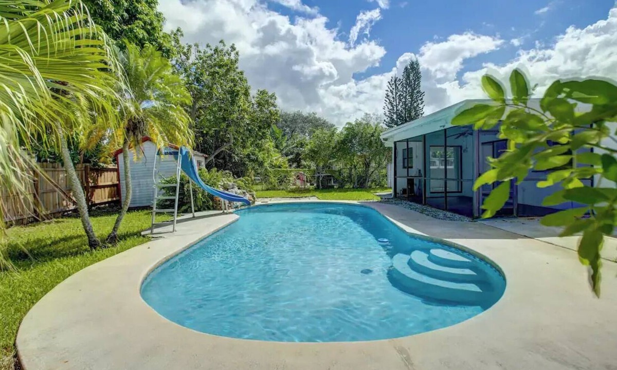 North Lauderdale House | 3 Beds 2 Baths Pool Home with Lots of Parking