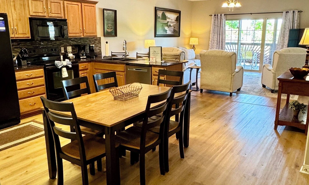 Hollister Condo | 3 BR, 2 Bath Condo on the Shores of Table Rock Lake with Dock Access