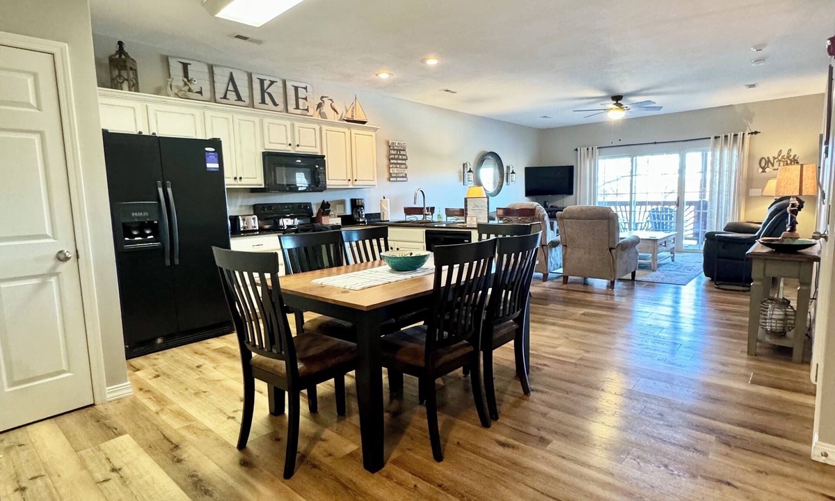 Hollister Condo | 3 BR, 2 Bath Condo on Table Rock Lake with Dock Access