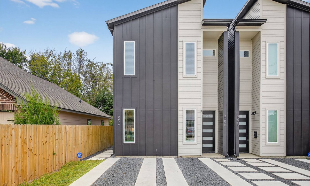 Houston House | 3 BR 2BA Downstairs Duplex 15 Minutes to Downtown