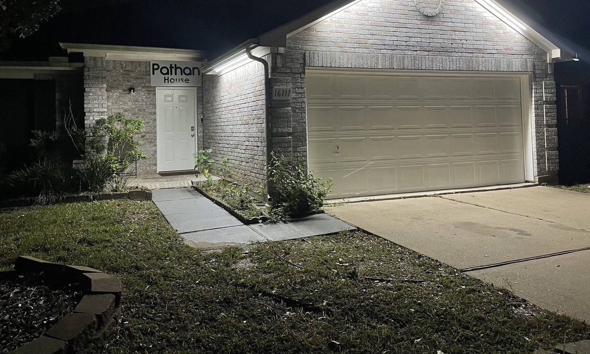 Mission Bend House | 3 BR/2Bath | Freshly Renovated Home w/ King Bed |