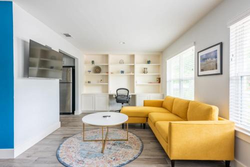 University Hills and Windsor Park House | 3 BR Family Home Mueller Area & Pet Friendly