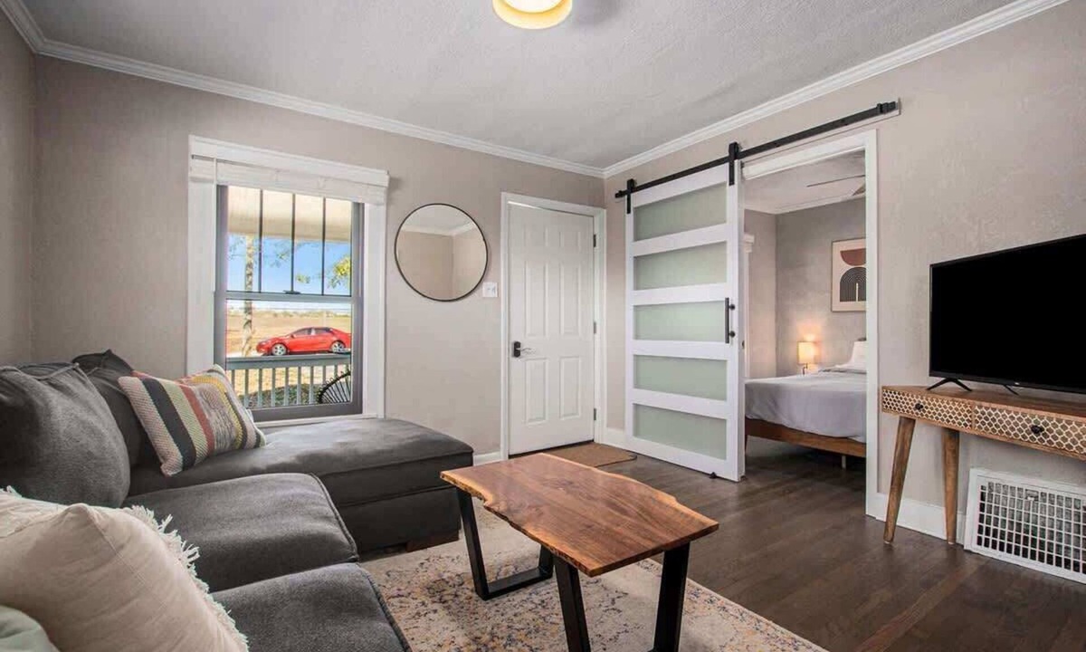 Tower Homes House | 3 BR Home|Sleeps 6 In Waldo Futbol+FiFA