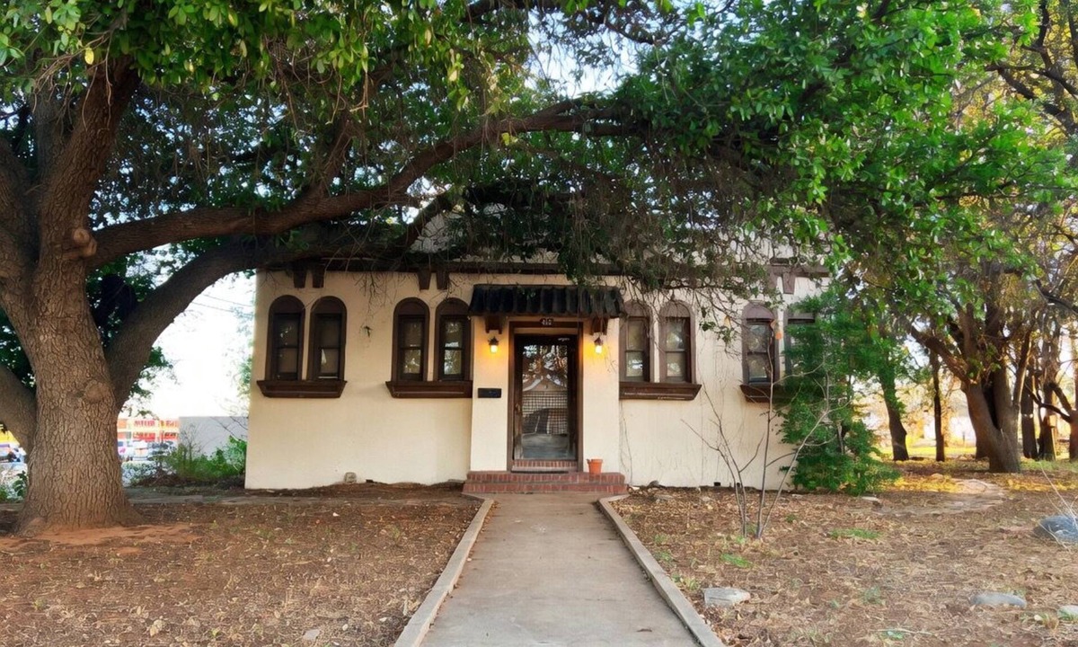 Sweetwater House | 3-BR house with private park in great central location