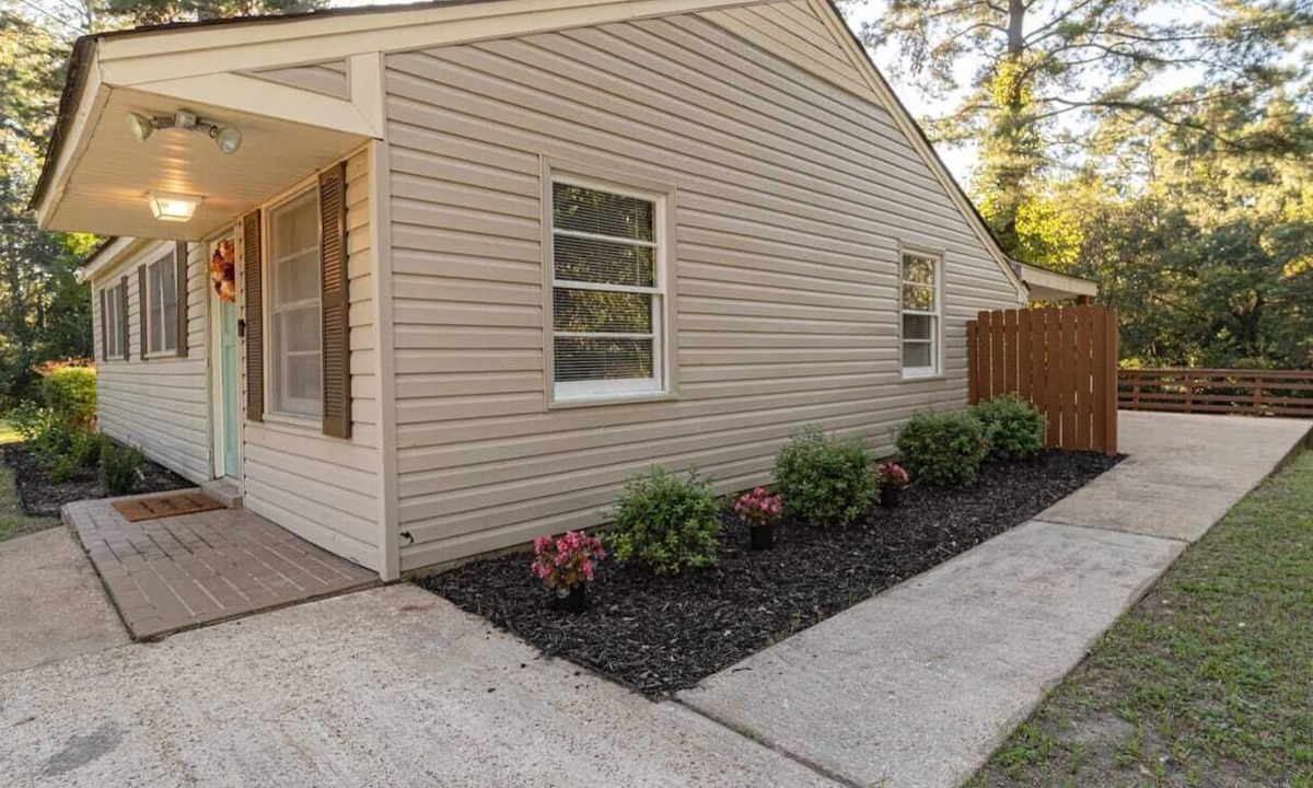 Gunter Afs House | 3 BR Nature Escape w/Large Yard + Home Office