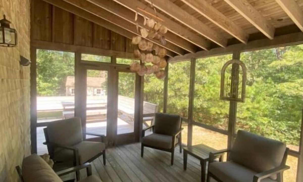 Lagoon Heights House | 3-BR Oak Bluffs Retreat Near Towns & Beaches