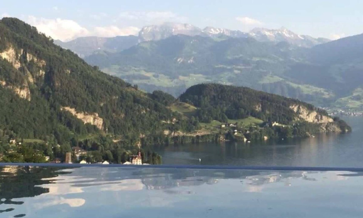 Vitznau Apartment | 3 Br - Peaceful House with Lake View