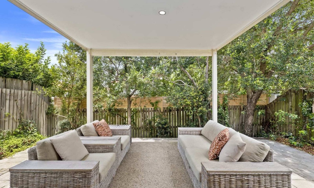 Hamilton House | 3 BR Townhouse w/ Private Courtyard & Parking!