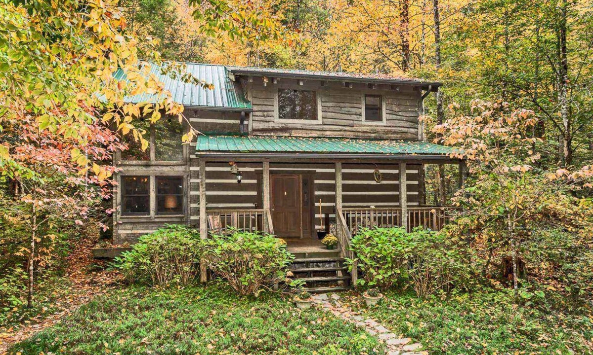 Walland Cabin | 3 Brothers Creekside Cabin