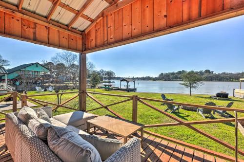 Willis House | 3 Cabins on Lake Conroe: Fish, Swim & Explore!