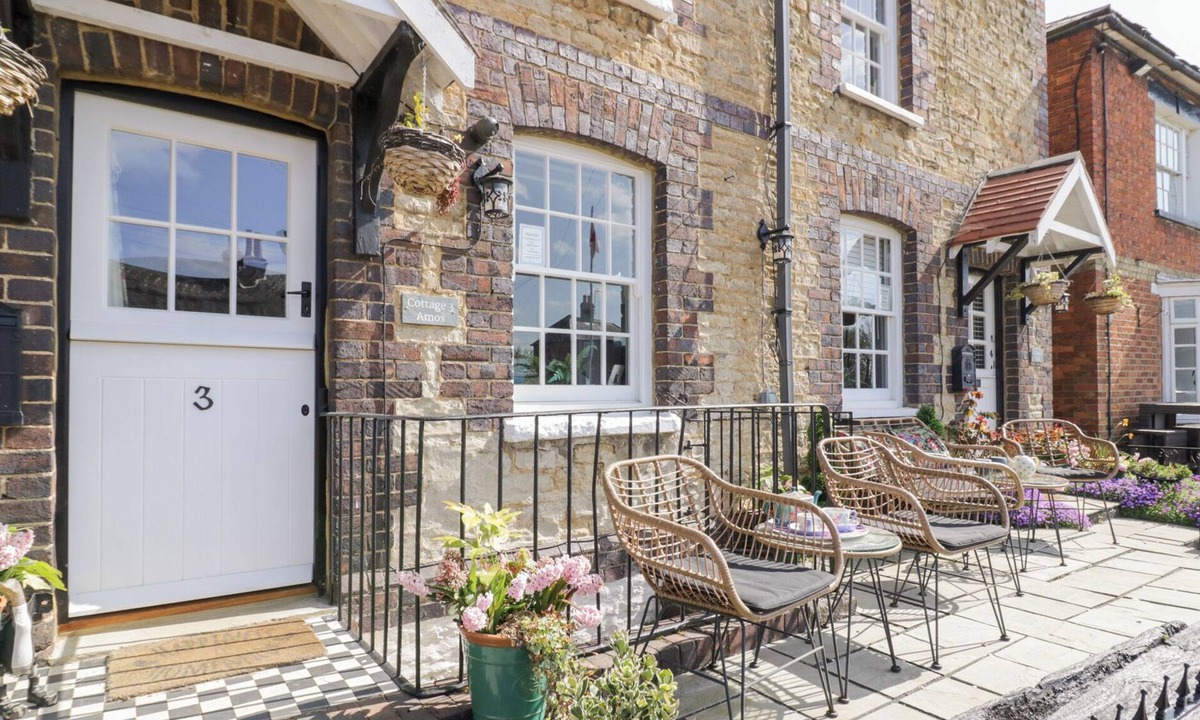 Stoke Bruerne Cottage | 3 Canalside Cottages