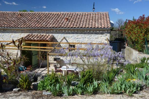 Courry House | 3 cottages around a swimming pool in a small village.