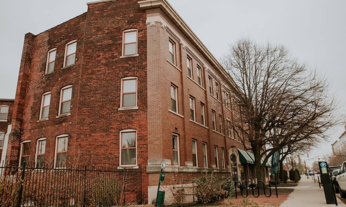 Chatham-Arch Apartment | 3 Cozy Combined Apartments Near Lucas Oil Stadiom