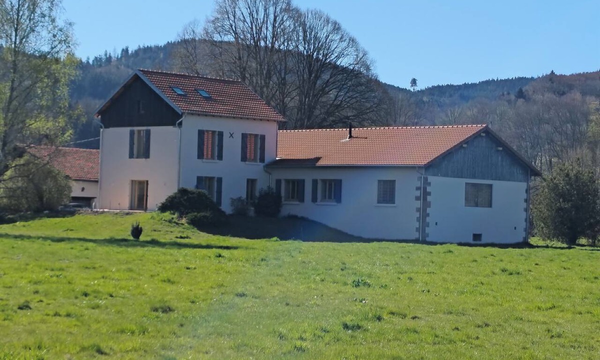 Fimenil House | 3 double bedroom gite, each with private bathroom in a beautiful location.