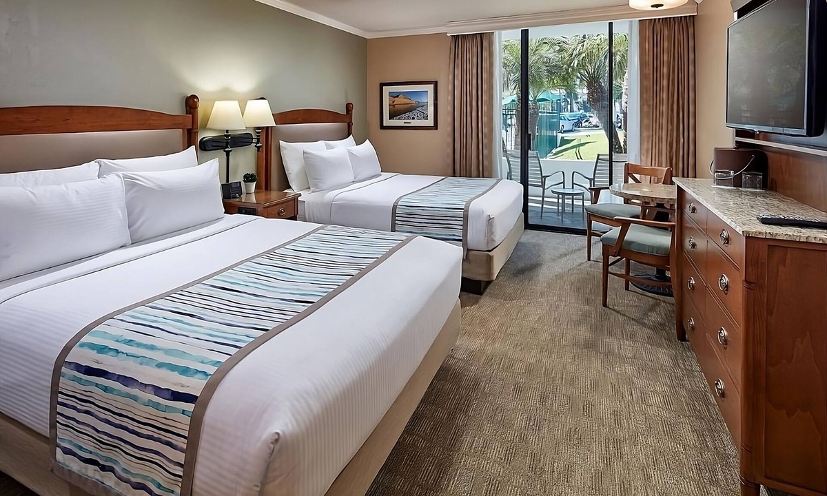 Coronado Hotel | 3 Elegant Units Close to SeaWorld Pool | Parking | Outdoor Pool