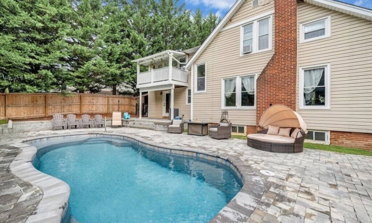 Salem House | 3 en suite bedrooms and a private heated pool.