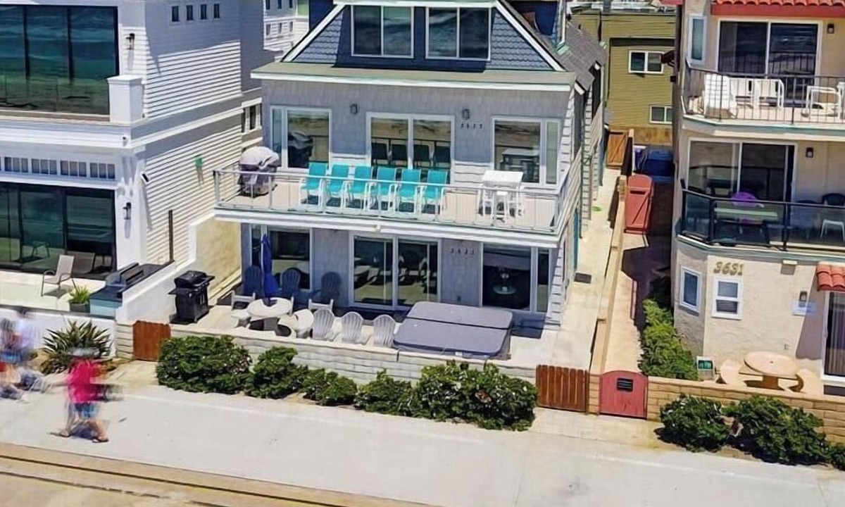 Mission Beach House | 3 Full Floors across 40' of Ocean Frontage *Hot Tub*