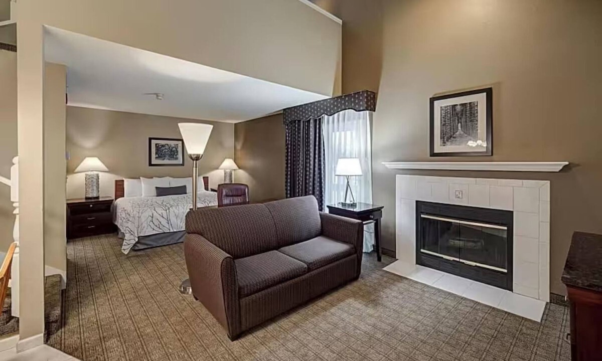 Urbana Hotel | 3 Homelike Suites w/Free Parking Near Cracker Barrel & Steak n’ Shake