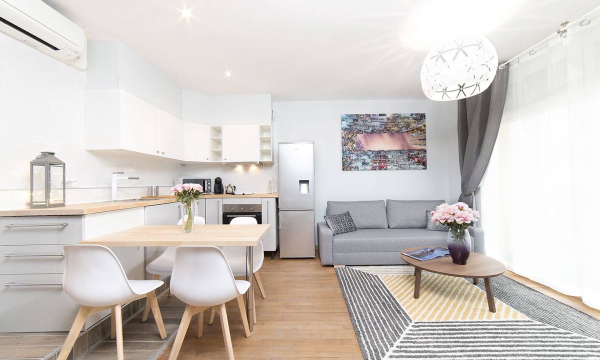 Villejuif Apartment | 3 Independent Apartments with Balcony – Line 7