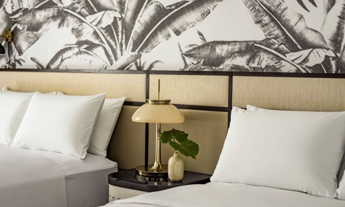 Hunt Club Hotel | 3 Inviting Golfside Rooms Near Beautiful Beaches and Dining