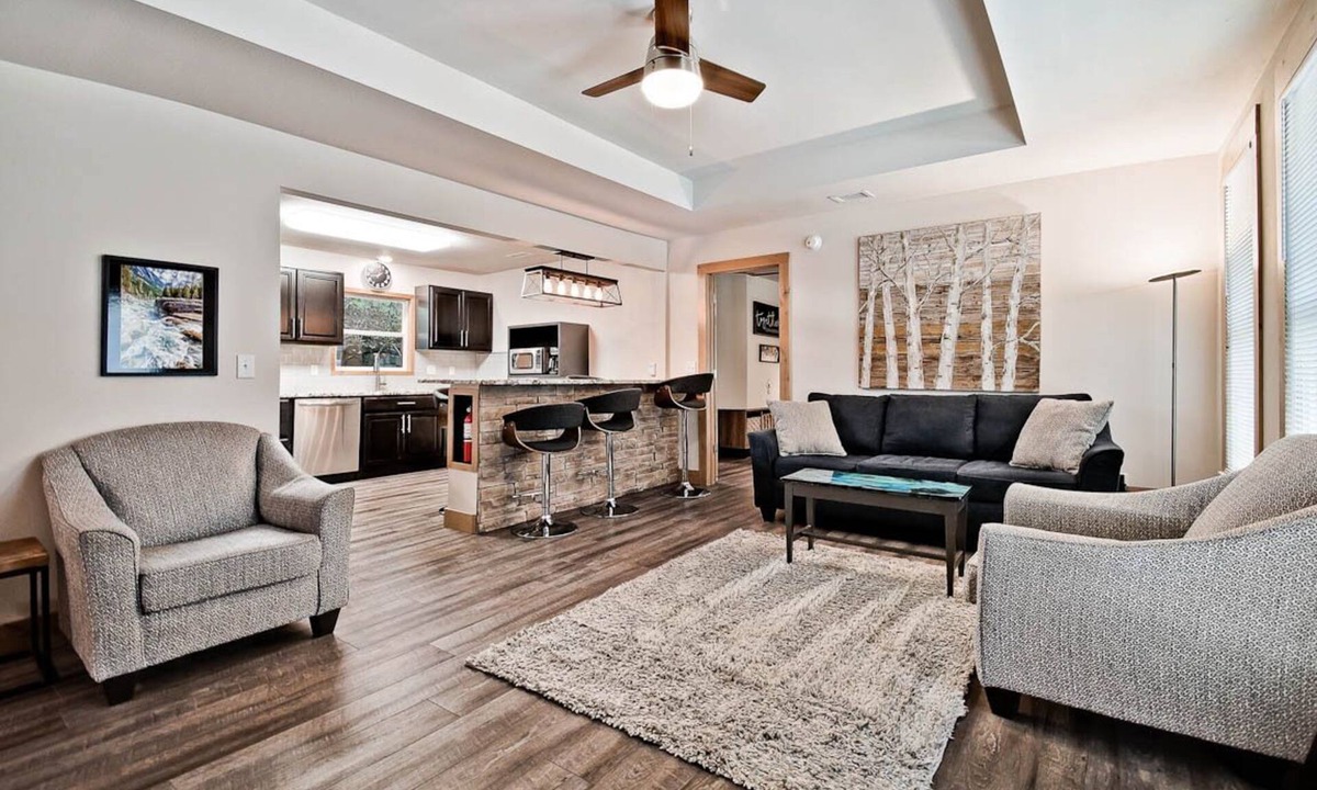 Eureka Springs Historic District House | 3 King Bedrooms, Each with Private En-suite Bathroom . Large Deck