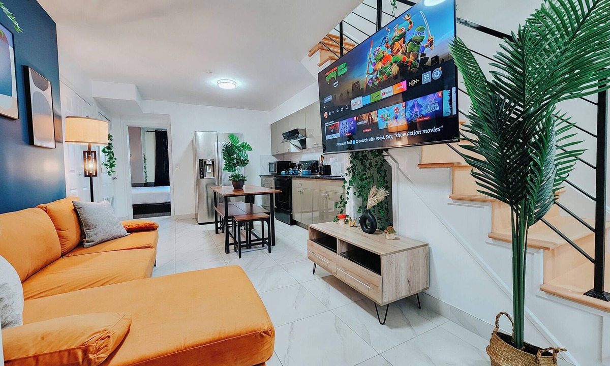 Center City Apartment | 3 King Beds/3 En-Suite Bathrooms/Ping-Pong