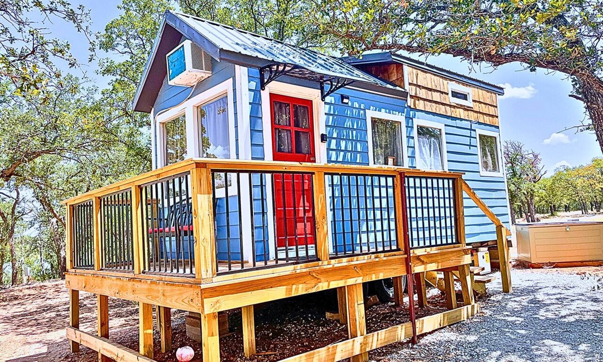 Eastland Cabin | 3 Lakefront Tiny Home, Glamping, Fishing, Kayaking