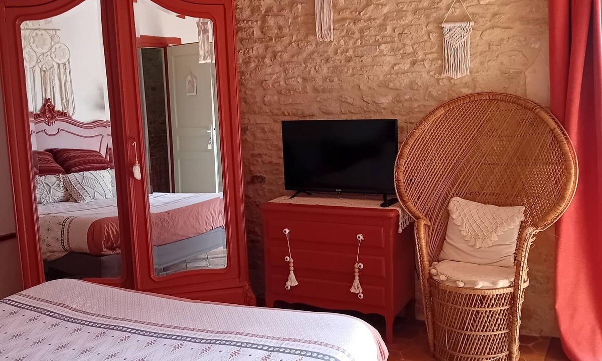 Ryes Bed & Breakfast | 3 "Le Chant Des Oiseaux" guest rooms 5 minutes from beaches and historic sites