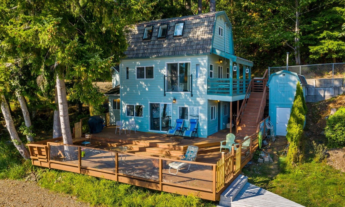 Olympia Cabin | 3 Level Lakefront Cabin - Decks, Dock, BBQ & Views
